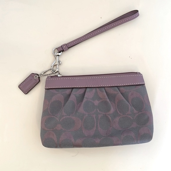 **3 for $30** Coach Signature Wristlet Monogram Pouch in Lilac - Picture 2 of 6